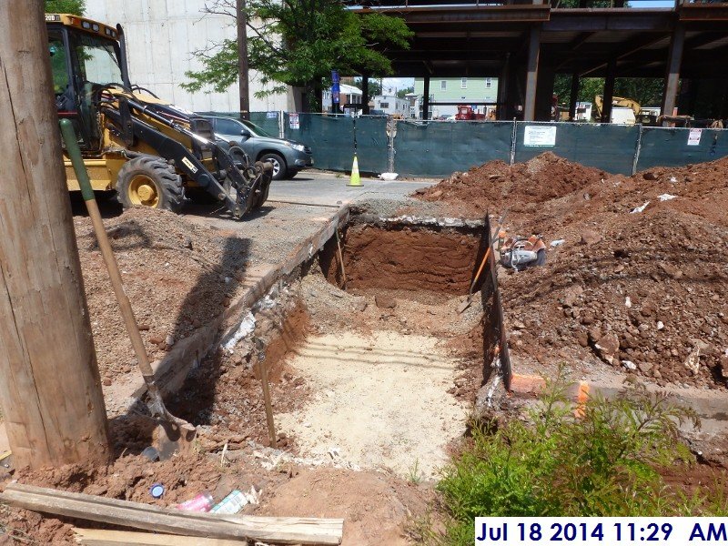 Excavation hafway across Rahway Ave. Facing North (800x600)